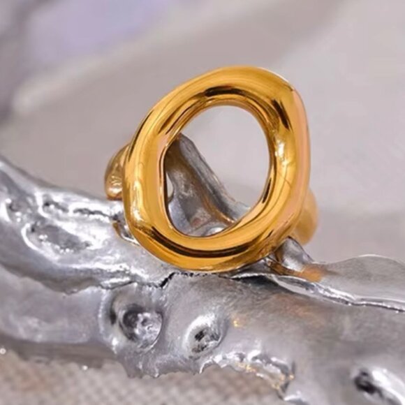 NWT Statement Chunky Oval Cut-Out Ring Sz. 8 18K Gold Plated - Picture 8 of 10